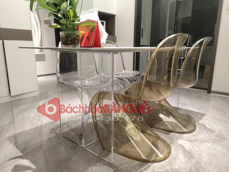 Bộ bàn ăn ghế nhựa decor trong suốt, bàn chân acrylic 1m4