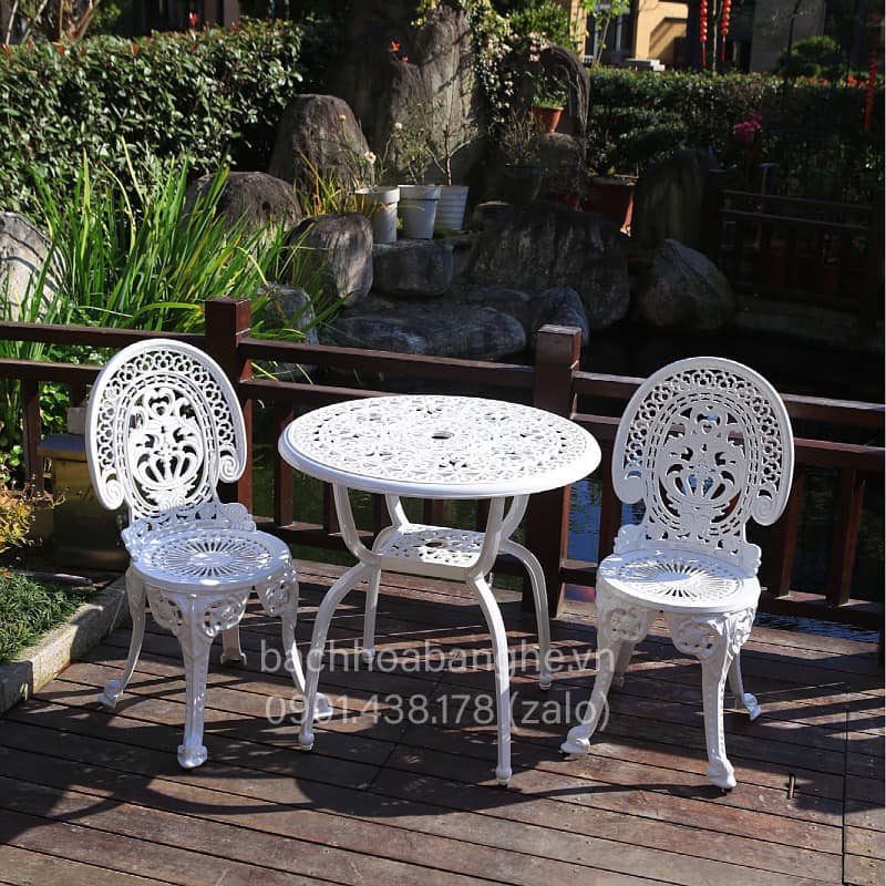 Mẫu bàn ghế cafe ban công sân thượng sân vườn ngoài trời hồ bơi nhôm đúc màu trắng