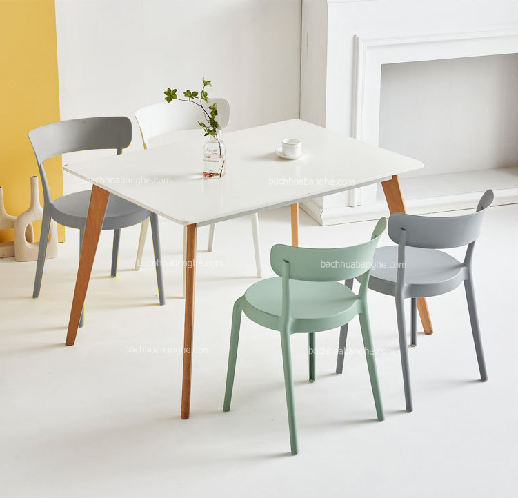 Bộ bàn ghế ăn ghế nhựa đúc xinh xắn cho căn hộ