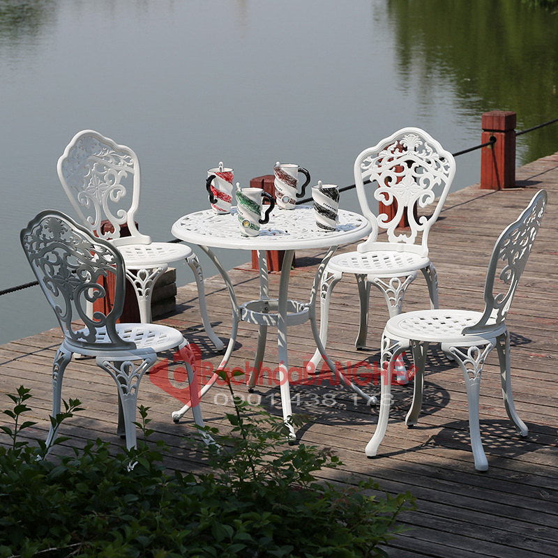 Mẫu bàn ghế cafe ban công sân thượng sân vườn ngoài trời hồ bơi nhôm đúc màu trắng