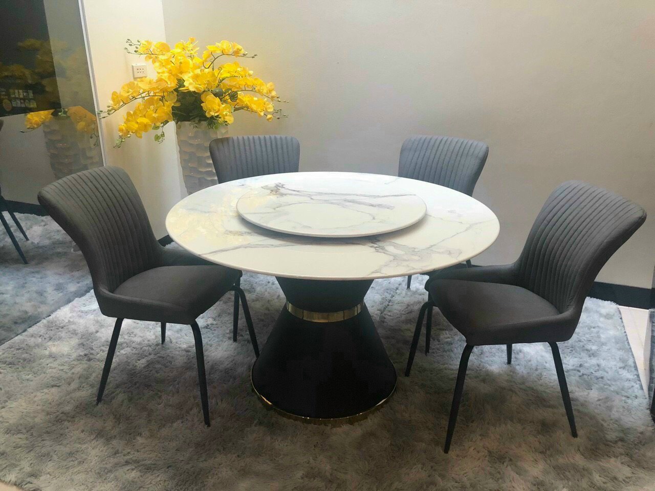 Bộ bàn ăn 2 mặt đá mâm xoay ghế da Sheraton